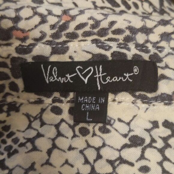 Velvet Heart rayon snakeskin print button up blouse, long sleeves, cream/black L - Picture 4 of 7